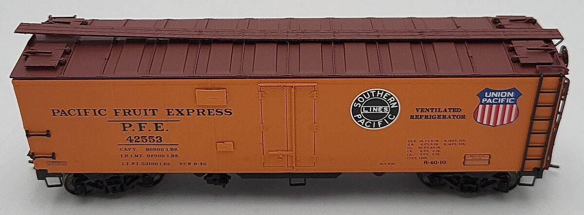 InterMountain 46702P-45 HO Scale Pacific Fruit Express R-40-10 Reefer Car #42553 EX/Box