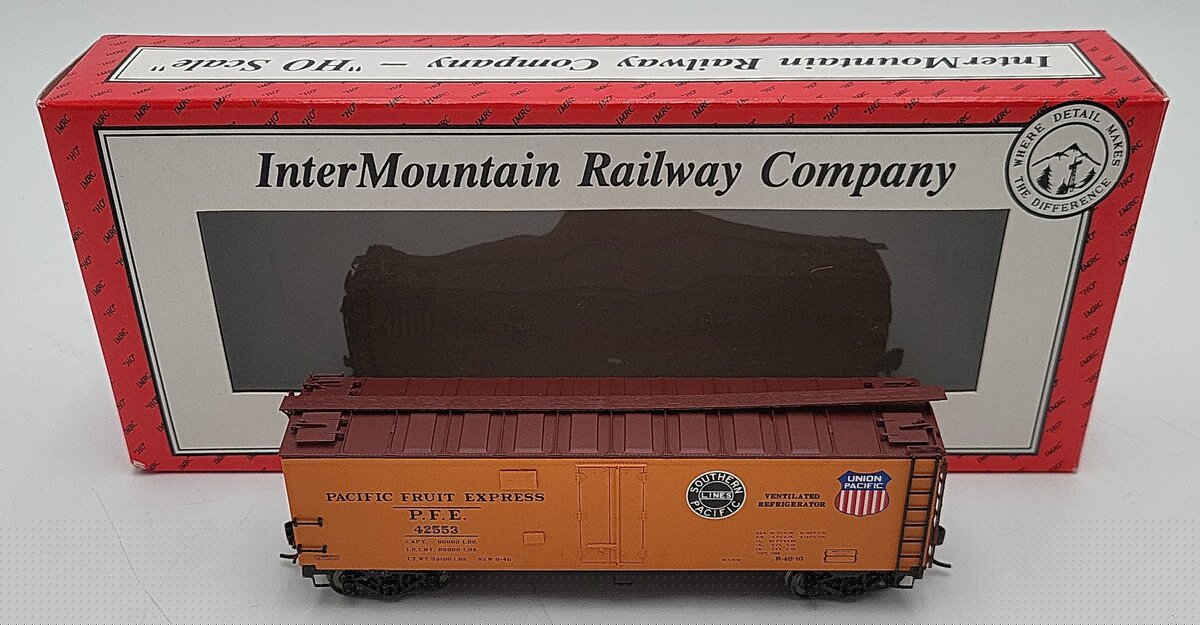 InterMountain 46702P-45 HO Scale Pacific Fruit Express R-40-10 Reefer Car #42553 EX/Box