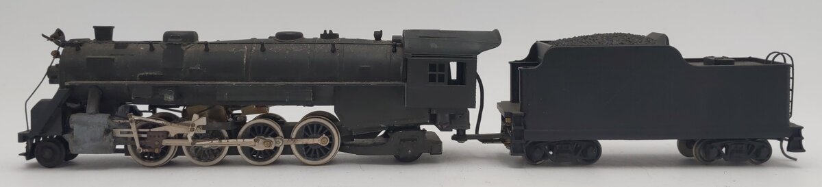 Varney Vintage HO Scale Diecast 2-8-2 Steam Locomotive & Tender VG