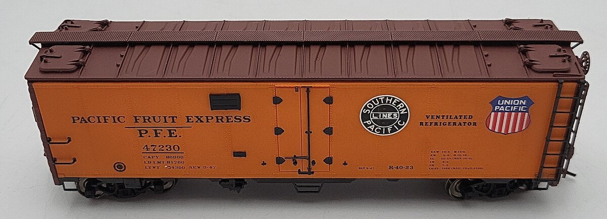 InterMountain 45501-67 Pacific Fruit Express Steel Sided Ice Bunker Car #47230 EX/Box