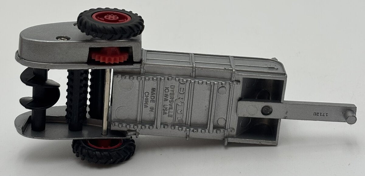 Ertl 2846 1:43 Scale Farm Classics Manure Spreader Diecast Metal LN/Box