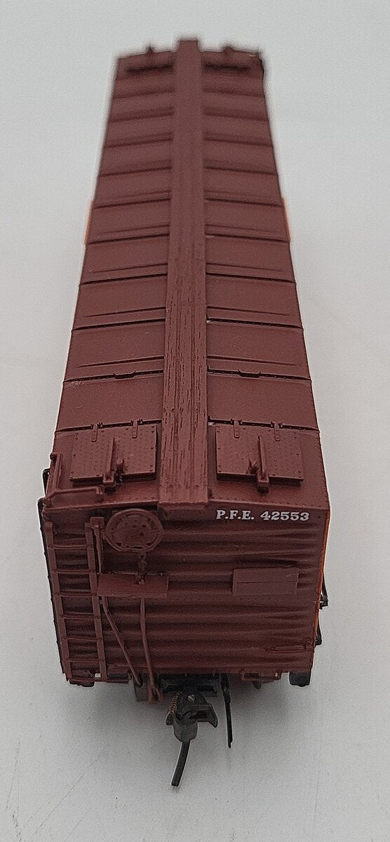 InterMountain 46702P-45 HO Scale Pacific Fruit Express R-40-10 Reefer Car #42553 EX/Box