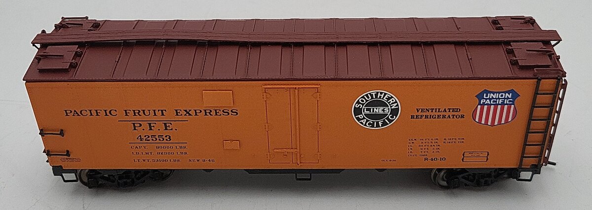 InterMountain 46702P-45 HO Scale Pacific Fruit Express R-40-10 Reefer Car #42553 EX/Box