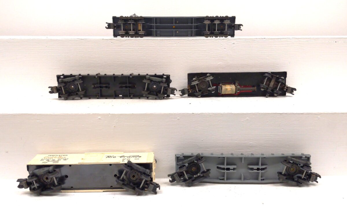 American Flyer S Assorted Freight Cars: 24039, 24529, 24556, 24557, 715 [5] VG