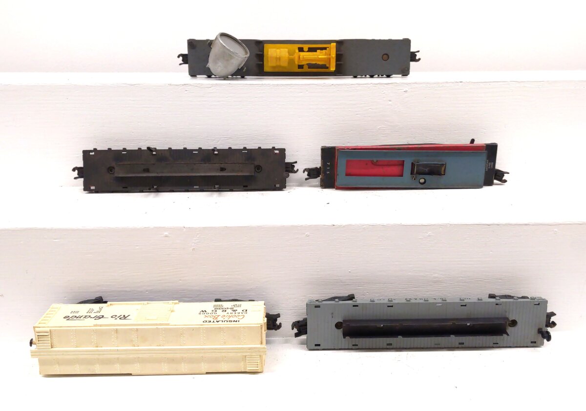American Flyer S Assorted Freight Cars: 24039, 24529, 24556, 24557, 715 [5] VG