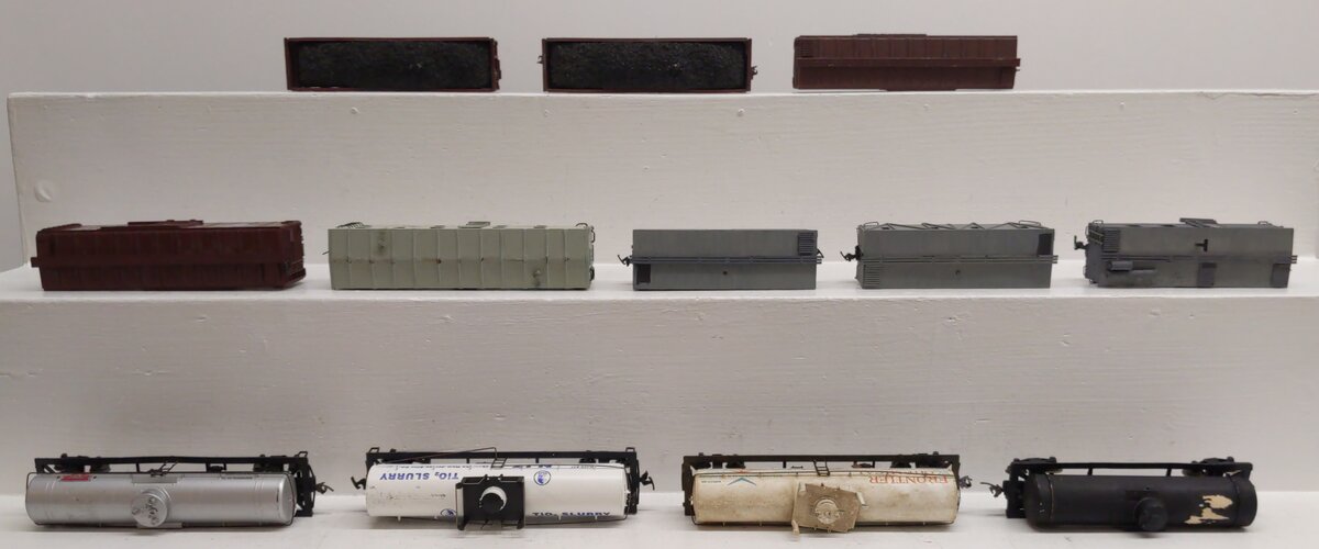 Walthers and Other HO Assorted Freight Cars [12] VG