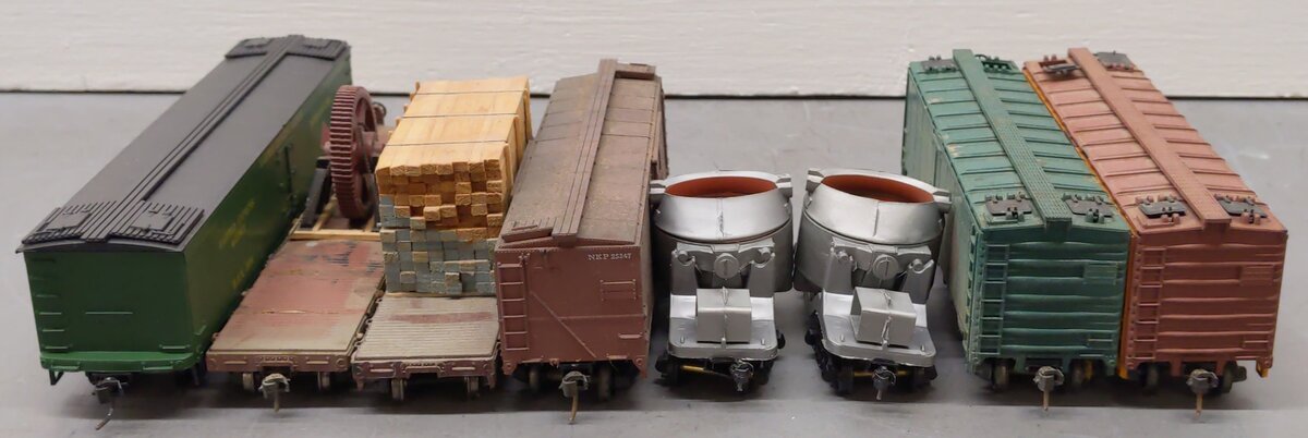 Athearn HO Scale Assorted Freight Cars [8]