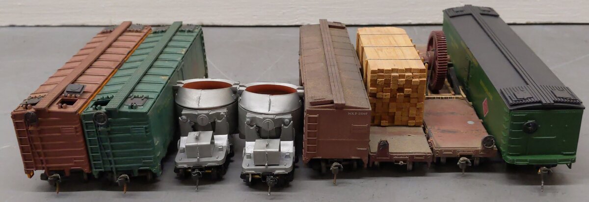 Athearn HO Scale Assorted Freight Cars [8]
