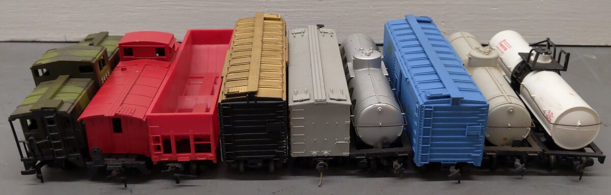 AHM, Lionel, Tyco  & Others HO Scale Assorted Freight Cars [9]