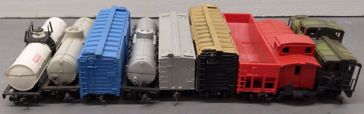 AHM, Lionel, Tyco  & Others HO Scale Assorted Freight Cars [9]