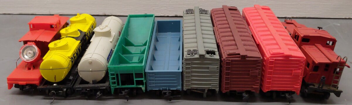 Bachmann, Lionel, Tyco & Others HO Scale Assorted Freight Cars [9]