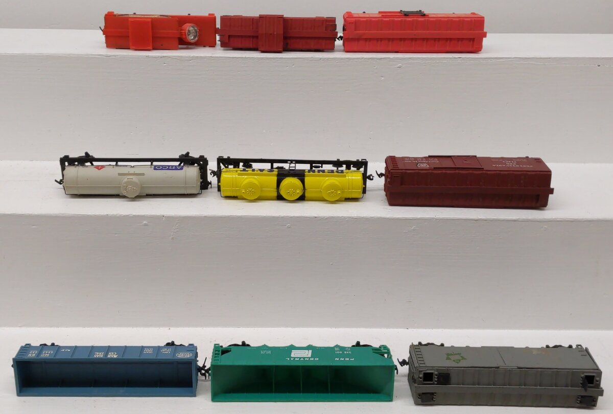 Bachmann, Lionel, Tyco & Others HO Scale Assorted Freight Cars [9]