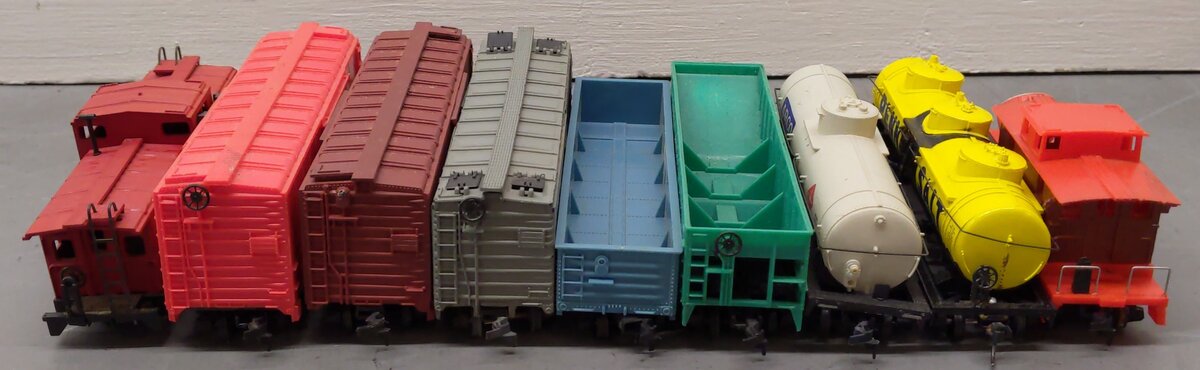 Bachmann, Lionel, Tyco & Others HO Scale Assorted Freight Cars [9]