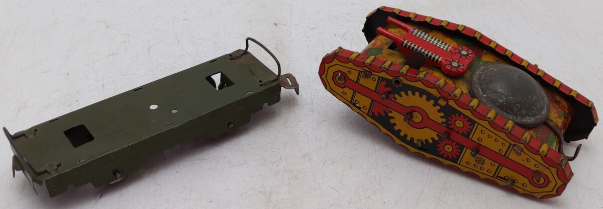 Marx 572ST O Gauge Vintage Olive Drab Wind Up Tank Car