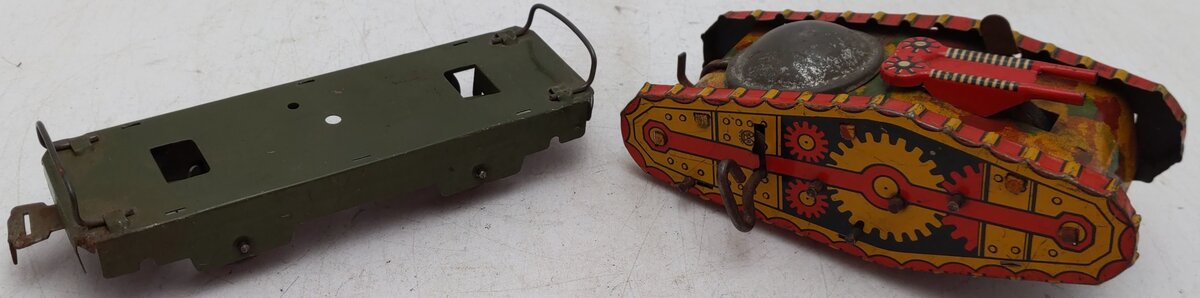 Marx 572ST O Gauge Vintage Olive Drab Wind Up Tank Car