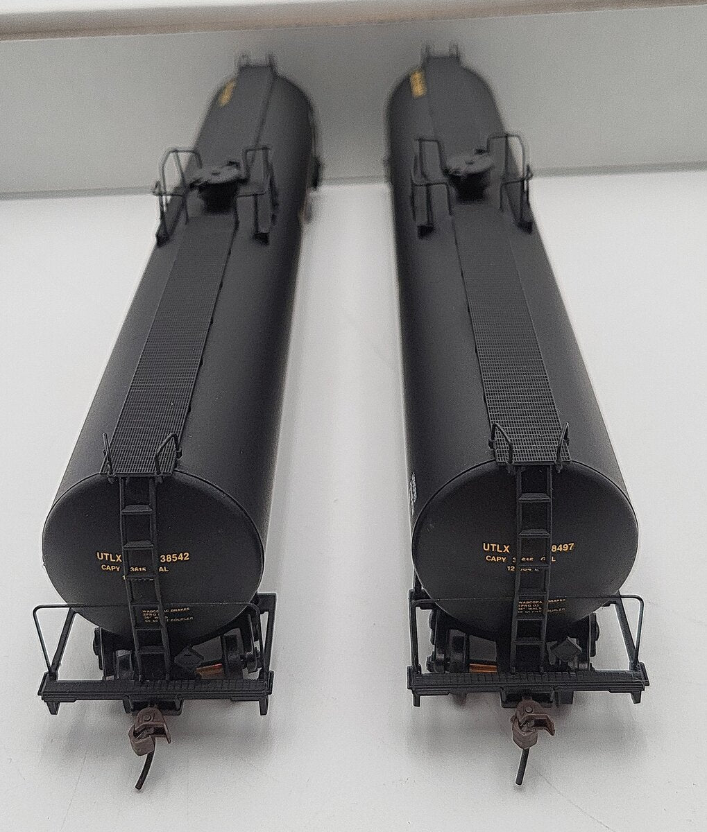 Walthers 932-27301 HO Scale Union Tank Car 33K Gal LPG Tank Car (Pack of 2) EX/Box