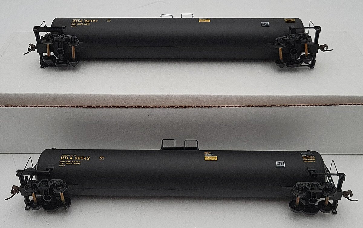 Walthers 932-27301 HO Scale Union Tank Car 33K Gal LPG Tank Car (Pack of 2) EX/Box