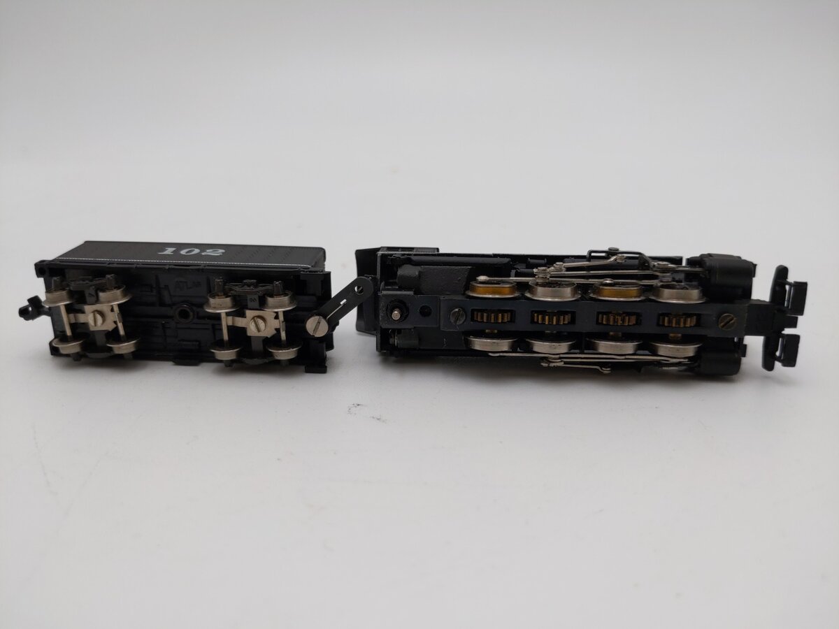 Atlas 2111 N Scale Atchison Topeka Santa Fe 0-8-0 Steam Locomotive & Tender #102 EX