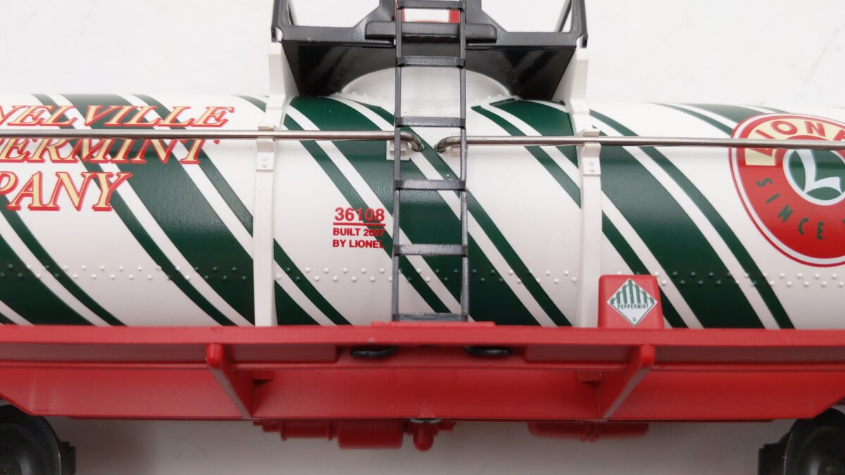 Lionel 6-36108 O Gauge Candy Cane Single Dome Tank Car EX/Box