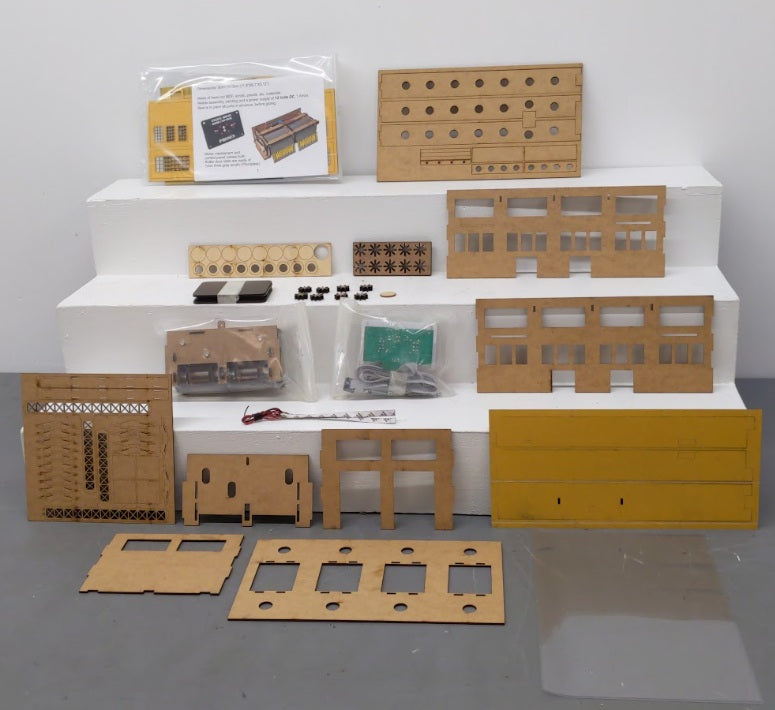 Bachmann 39119 HO Scale Modern Engine House with Motorized Doors Building Kit EX/Box
