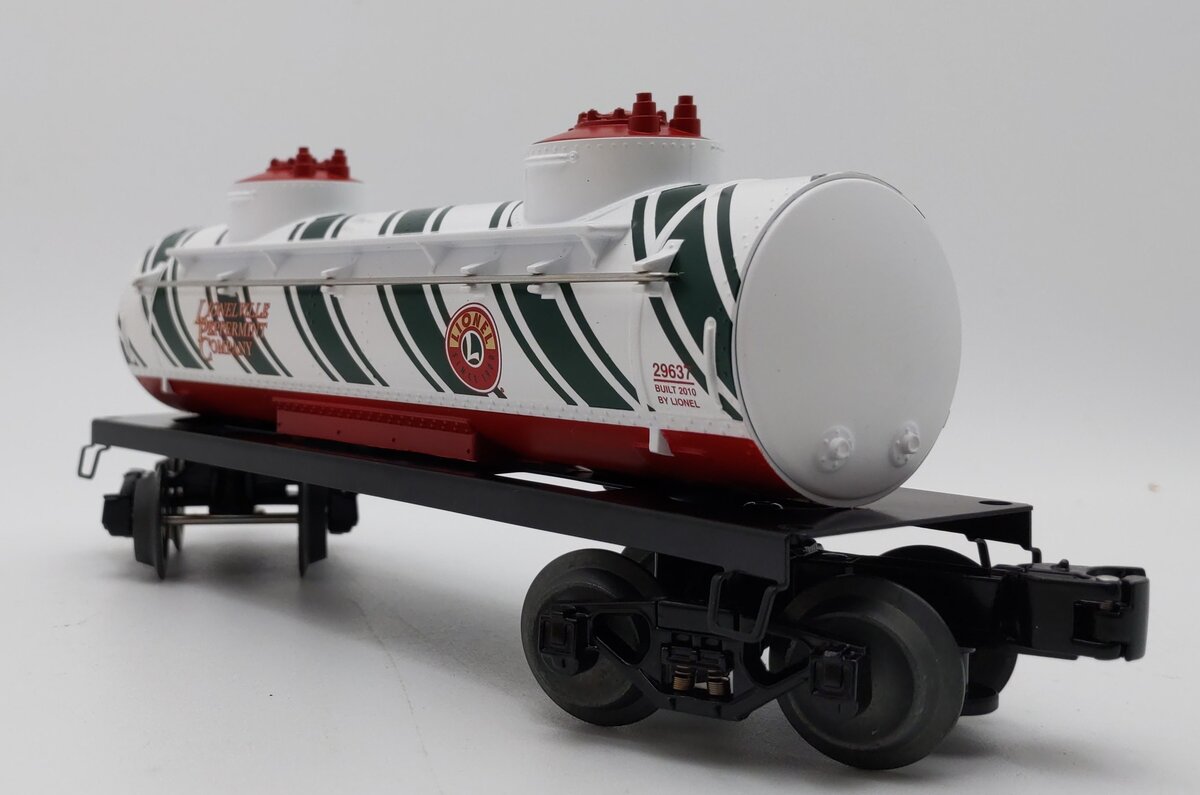 Lionel 6-29637 O Gauge Candy Cane 2-Dome Tank Car LN/Box