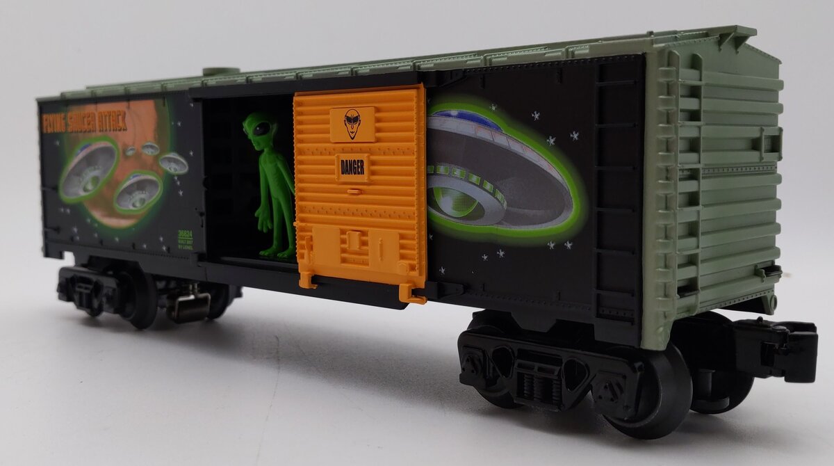 Lionel 6-36824 O Gauge Alien Smoke Operating Boxcar LN/Box