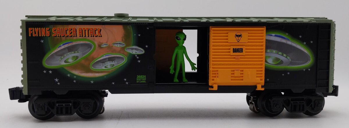 Lionel 6-36824 O Gauge Alien Smoke Operating Boxcar LN/Box