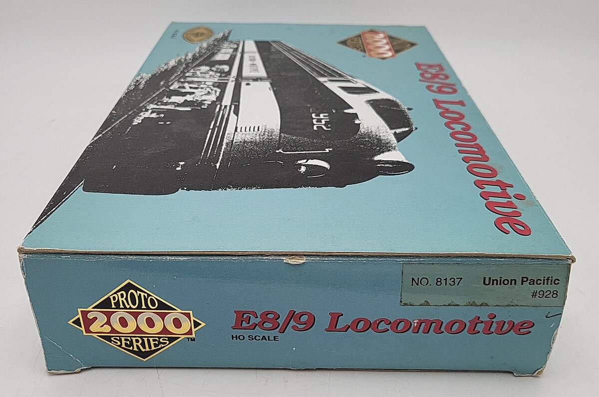 Proto 2000 8137 HO Scale Union Pacific E8/9 Diesel Locomotive No. 928 EX/Box