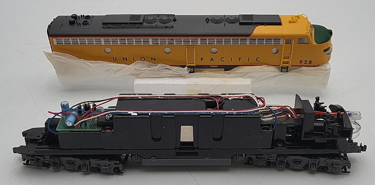Proto 2000 8137 HO Scale Union Pacific E8/9 Diesel Locomotive No. 928 EX/Box