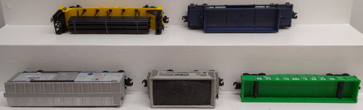 Lionel O Gauge Assorted Freight Cars [5] VG