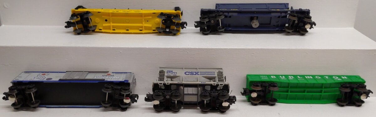 Lionel O Gauge Assorted Freight Cars [5] VG