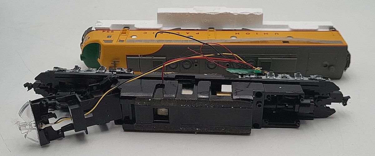 Proto 2000 30825 HO Scale Union Pacific E8/9 Diesel Locomotive #954/Box