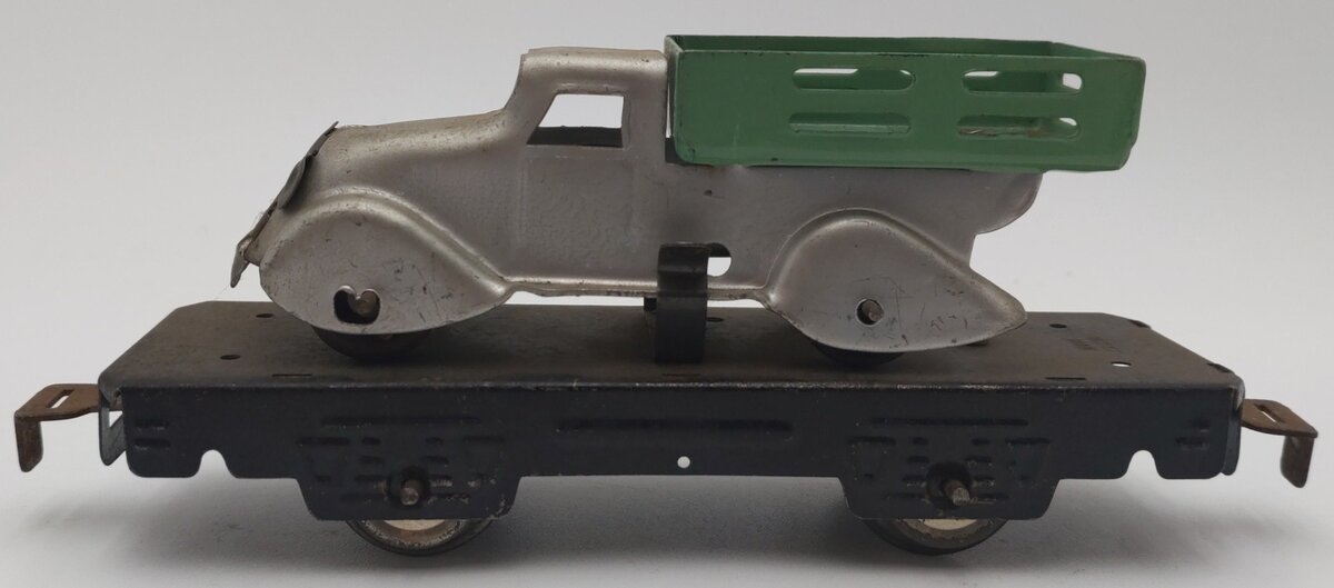 Marx 562 Vintage O Flatcar w/ Silver Truck with Green Bed VG