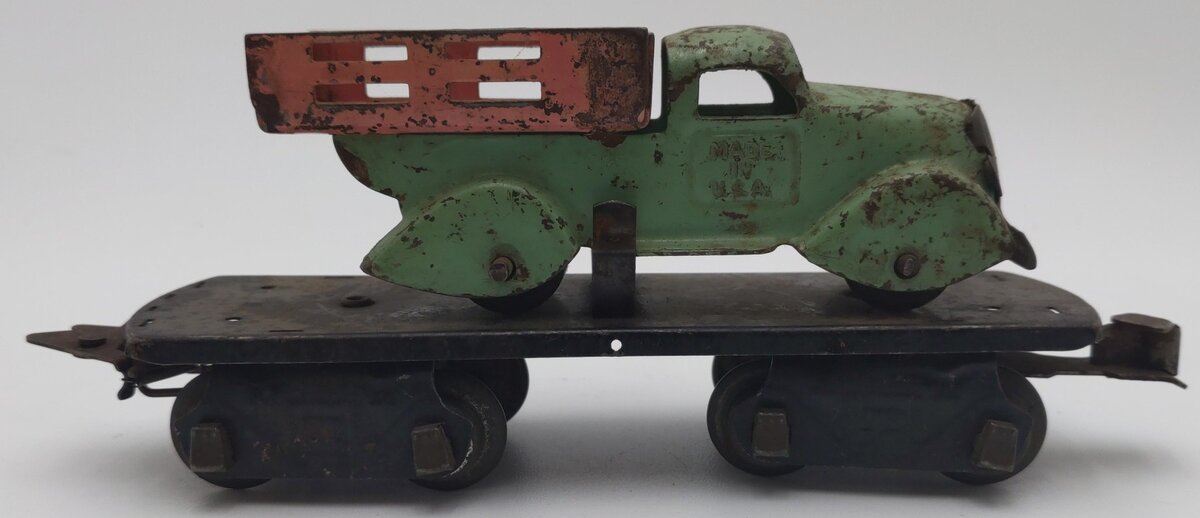 Marx 562 Vintage O Flatcar w/Green Truck With Green Light Red Bed VG