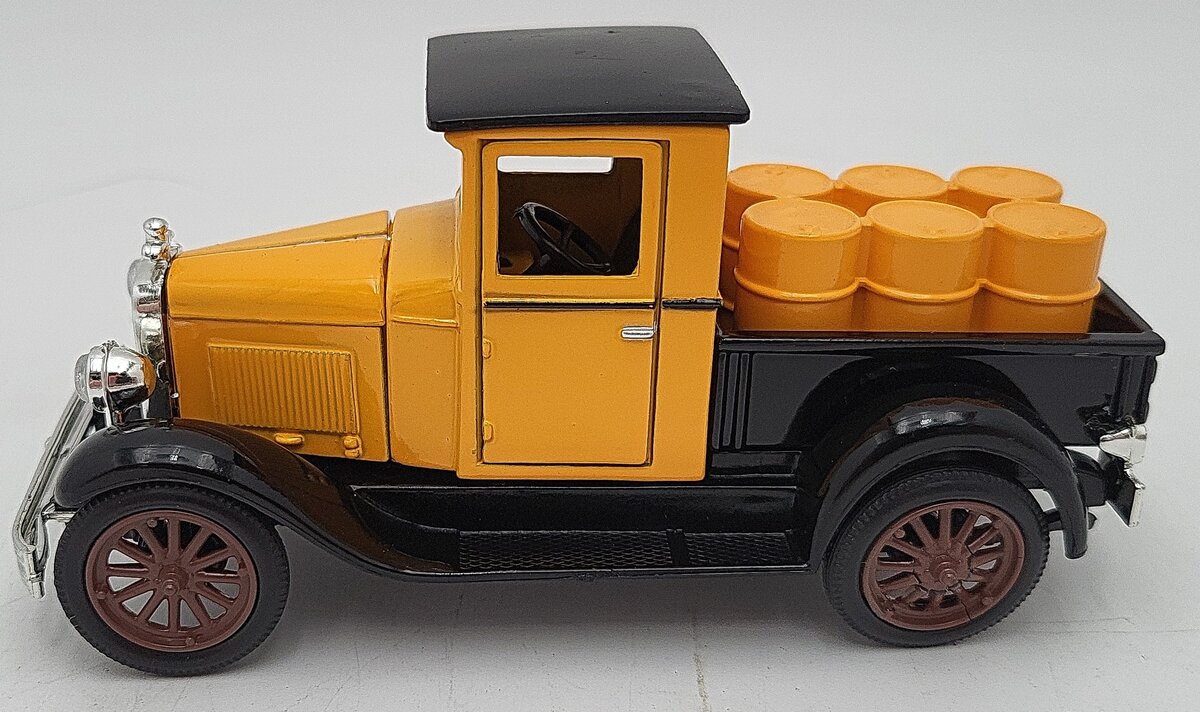 National Motors Museum Mint SS-C5000 1:32 1928 Chevy 1/2 Ton Pick Up W/Barrel LN/Box