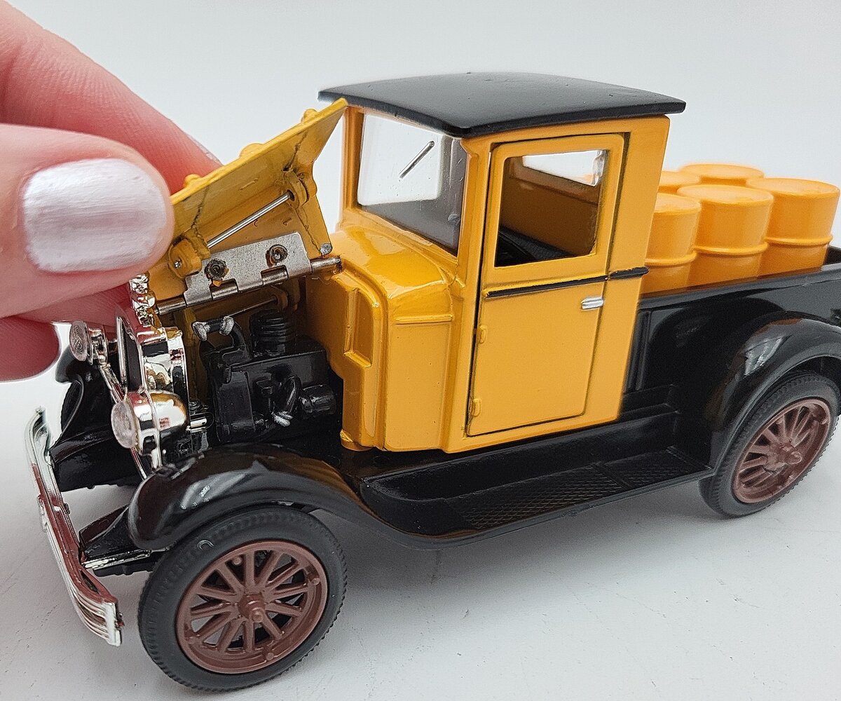 National Motors Museum Mint SS-C5000 1:32 1928 Chevy 1/2 Ton Pick Up W/Barrel LN/Box
