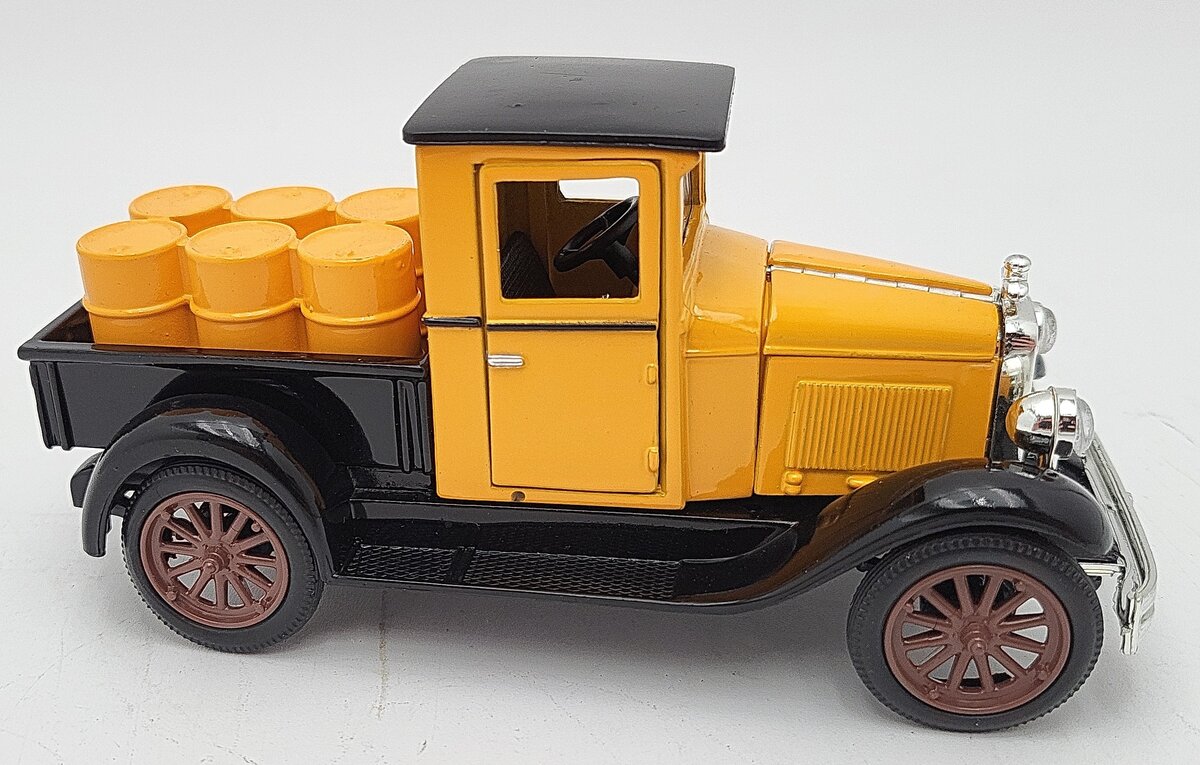 National Motors Museum Mint SS-C5000 1:32 1928 Chevy 1/2 Ton Pick Up W/Barrel LN/Box