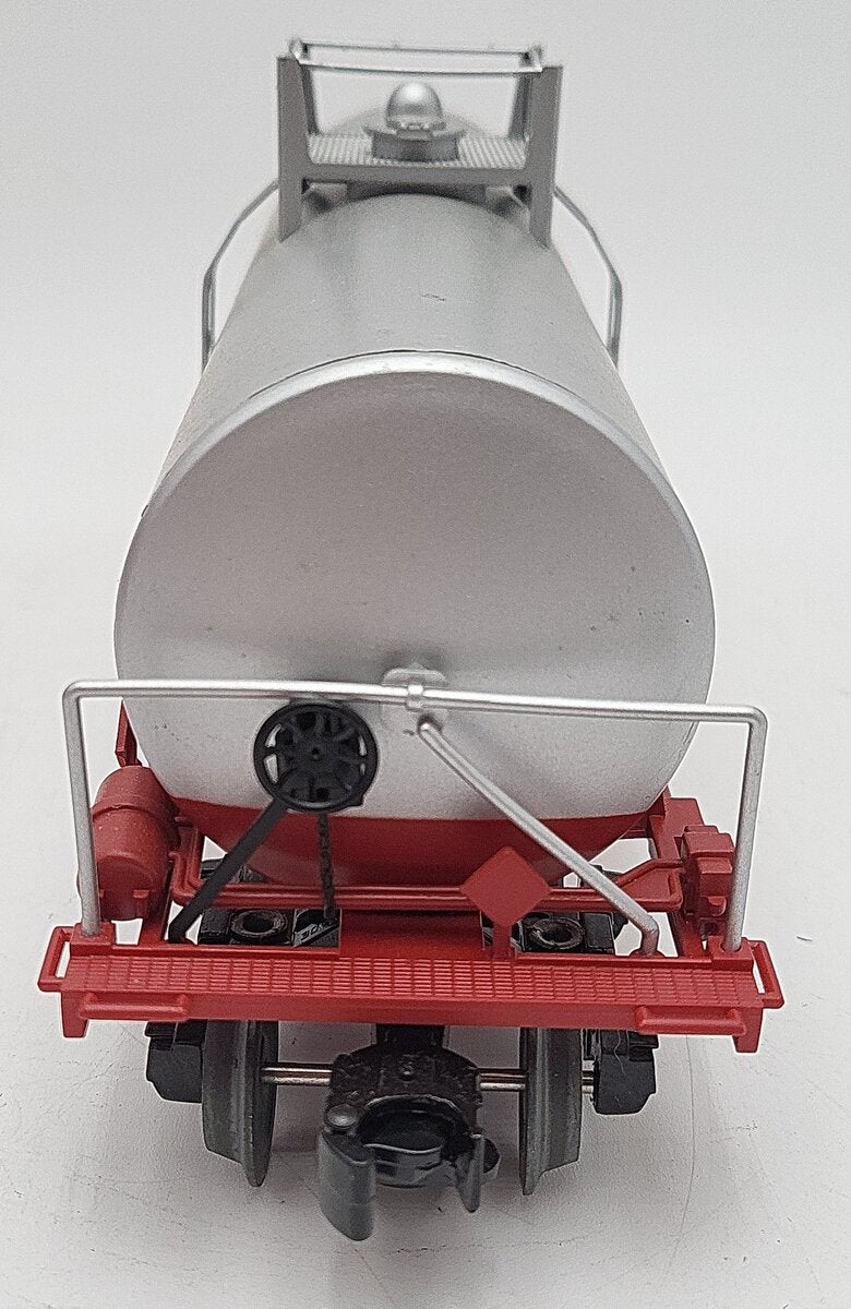 Lionel 1928240 O Gauge Anheuser Busch Uni-body Tank Car EX/Box