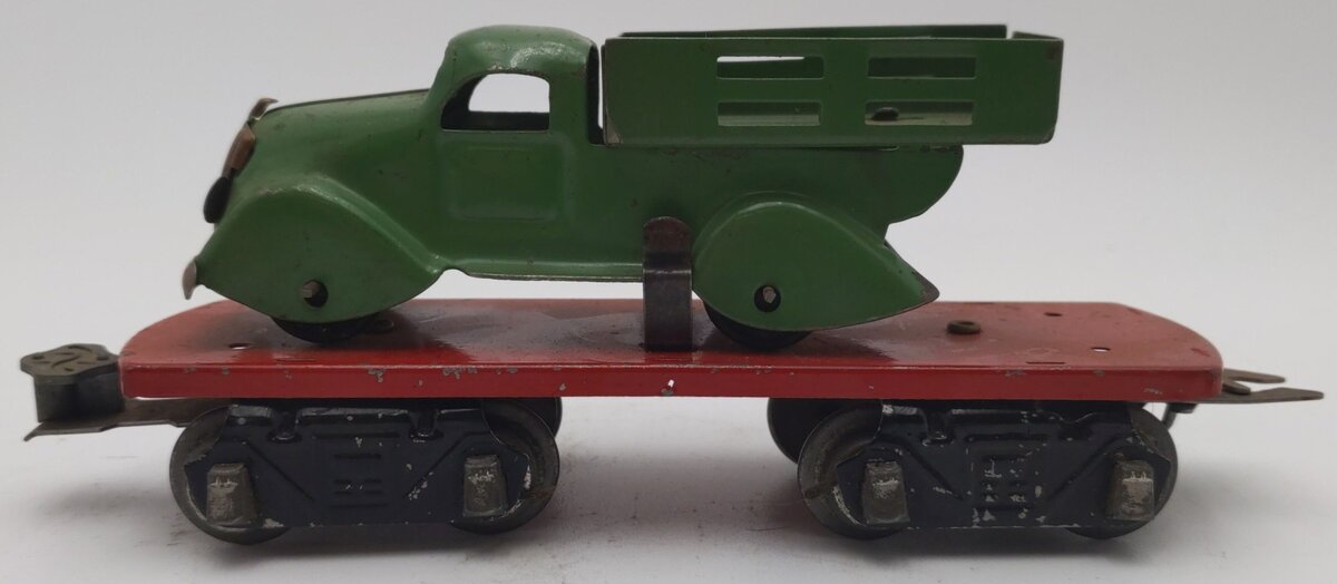 Marx 562 Vintage O Gauge  Flatcar w/ Green Dump Truck VG