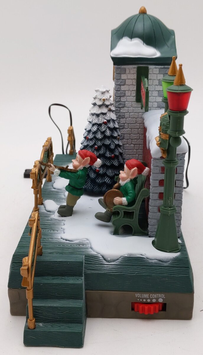 New Bright 384-10 G Scale Musical Holiday Express Train Station EX/Box