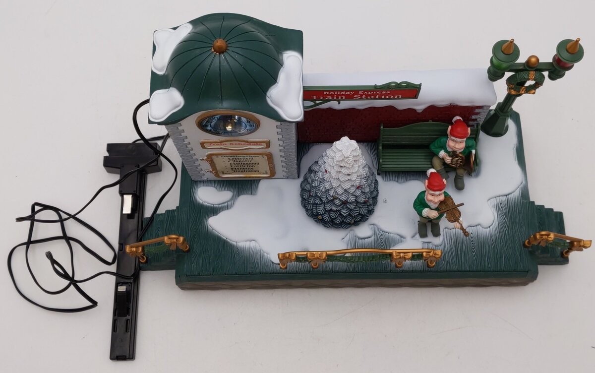 New Bright 384-10 G Scale Musical Holiday Express Train Station EX/Box