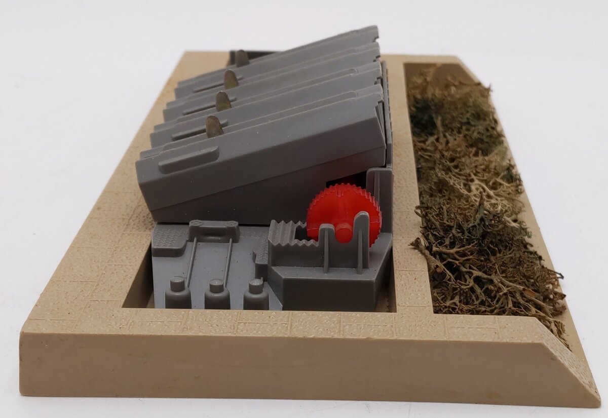 Lionel 448 Vintage O Missile Launching Platform & 943 Exploding Ammo Dump VG/Box