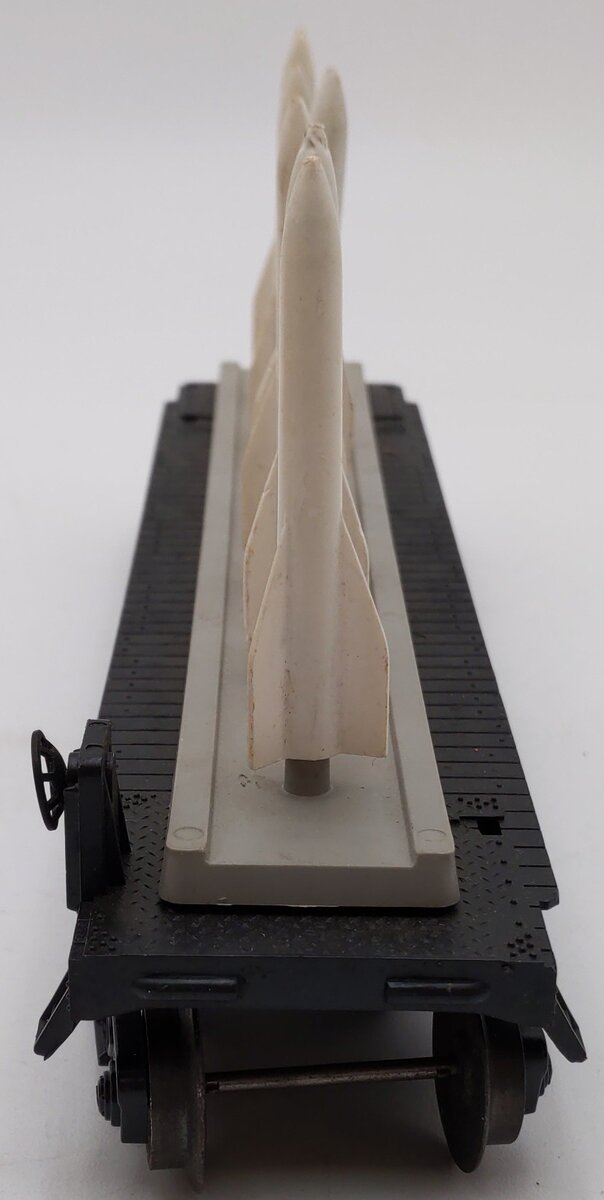 Lionel 6844 Vintage O Black Flatcar with 6 Small White Missiles VG/Box