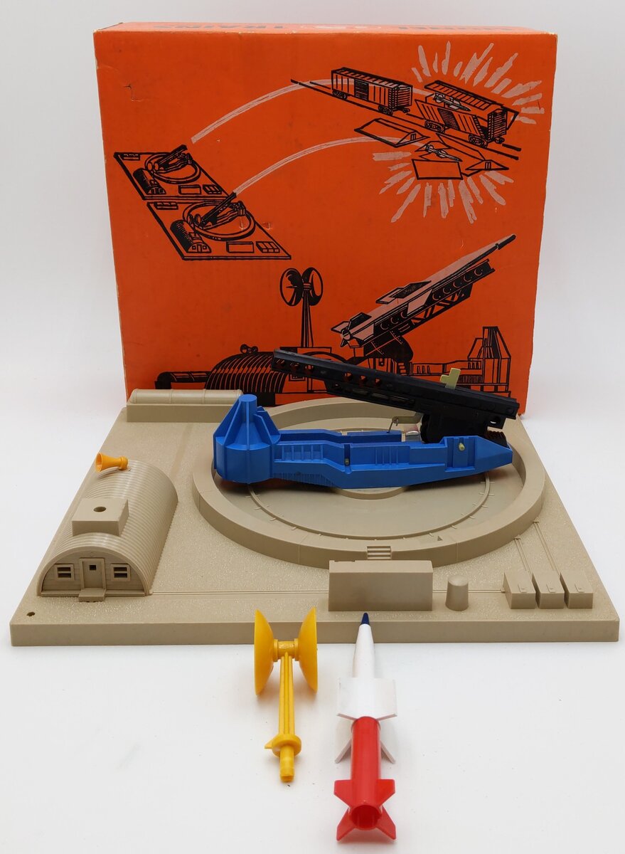 Lionel 0470 Vintage O I.R.B.M. Missile Launch Platform VG/Box