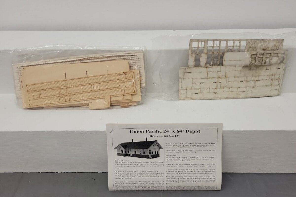 American Model Builders 127 HO Scale UP Standard Depot W/Dock Laser Art Kit LN/Box