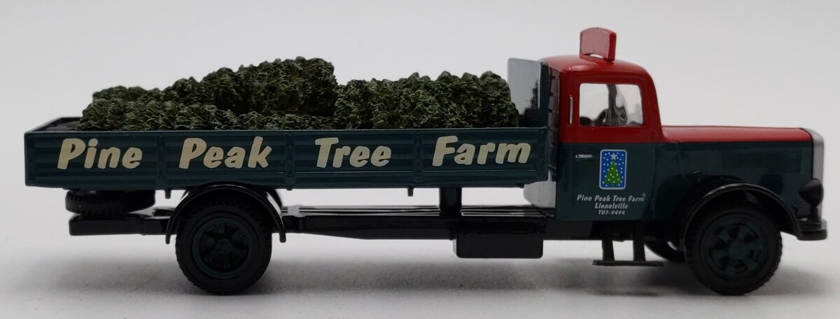 Corgi US74503 1:50 Scale Pine Peak Tree Farm Truck Flatbed W/Christmas Trees EX/Box