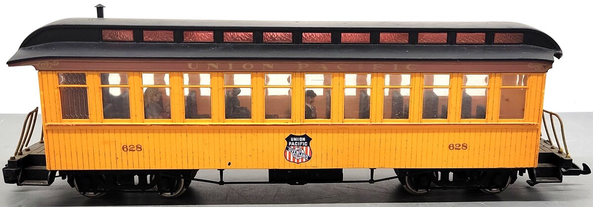 Bachmann 97201 Union Pacific Classis Coach (Metal Wheels) VG