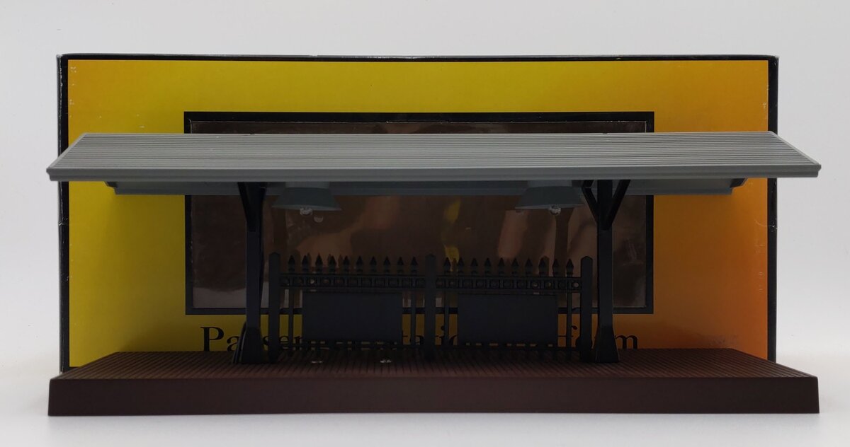 MTH 30-9006 O Gauge Passenger Station Platform (Gray Roof/Brown Base) EX/Box