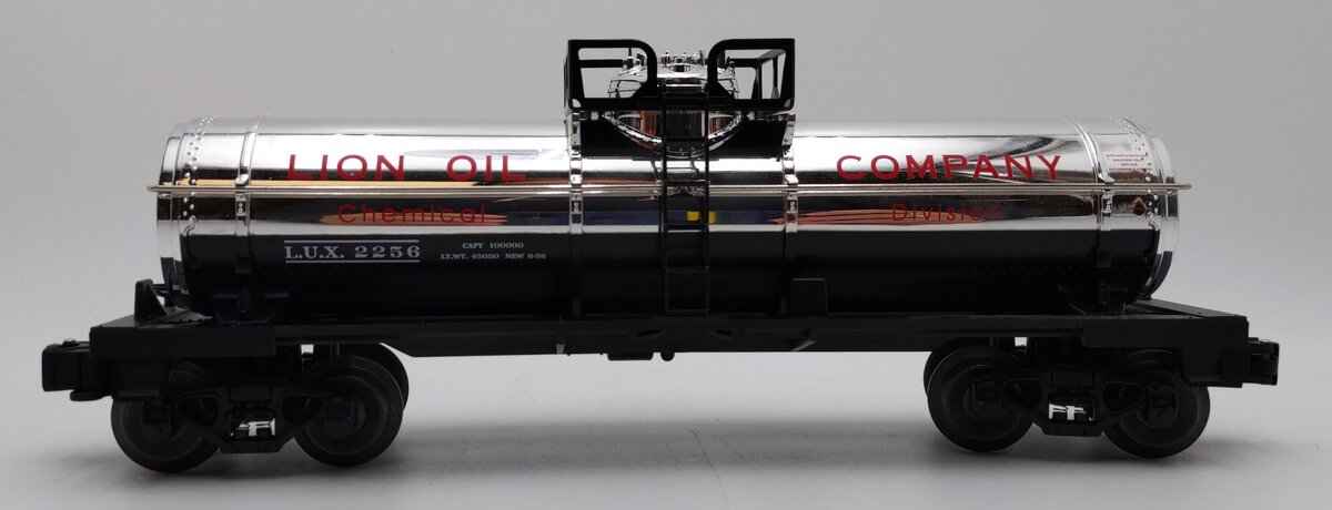 Lionel 6-19628 O Gauge Lion Oil TC 8D Single Dome Chrome Plated Tank Car #2256 EX/Box