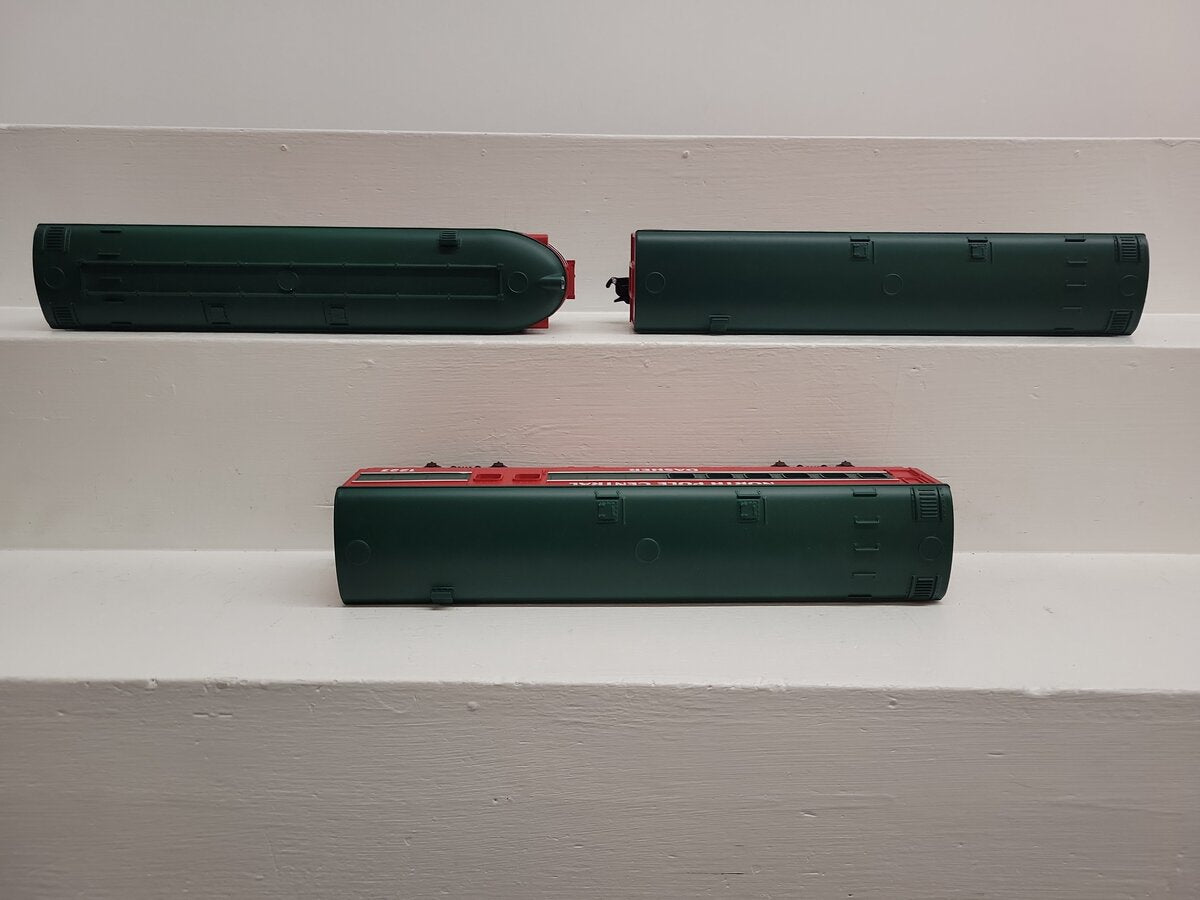 Lionel 6-30039 O Gauge North Pole Central Passenger Expansion Pack EX/Box